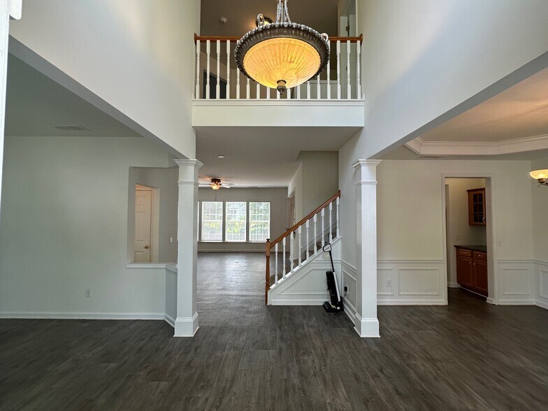 Building Photo - 7811 Noland Woods Dr