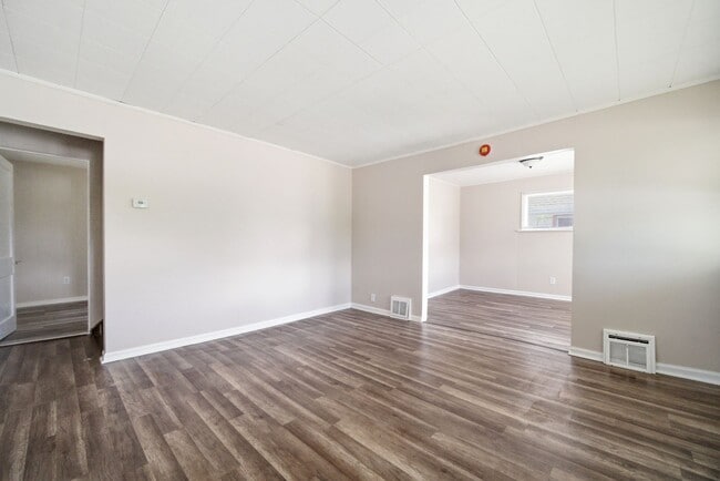 Building Photo - 3881 W 117th St