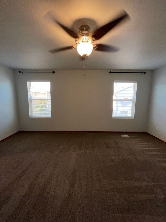 Building Photo - Just in Time for School!!! Beautifully Lan...