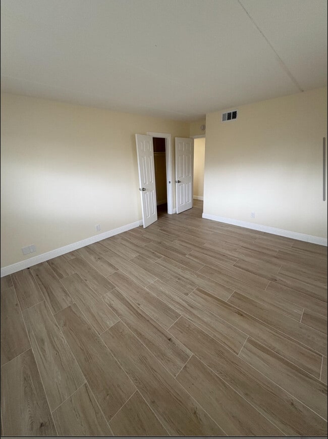 Building Photo - 1501 Crescent Cir