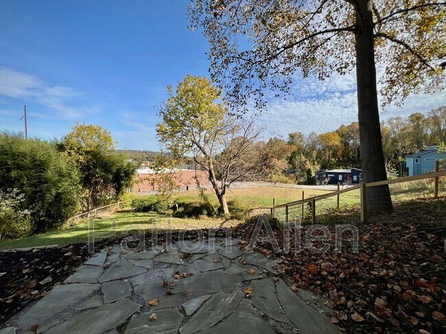 Building Photo - 21 Toxaway St