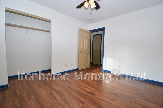 Building Photo - 502 Sanders Ave