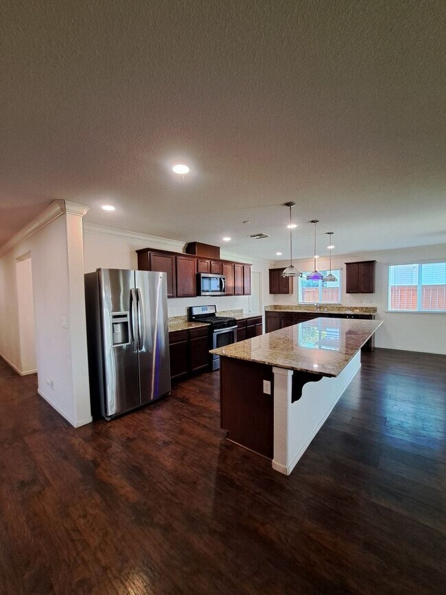 Building Photo - Stunning and Spacious - Don't Miss This Rental Home!