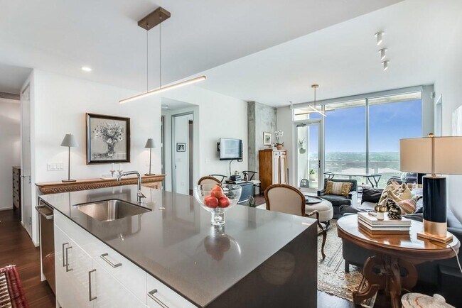 Primary Photo - 301 West Ave