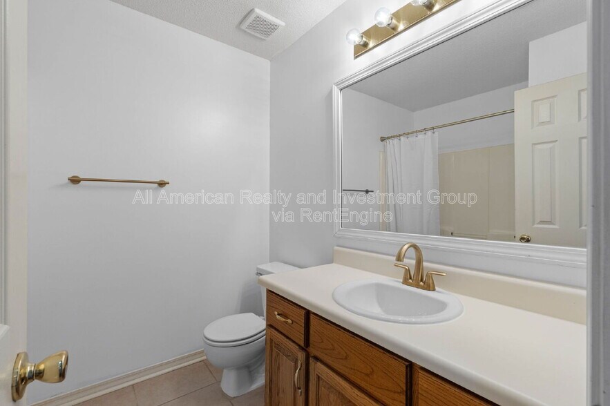 Building Photo - 2254 Calle De Cantabria