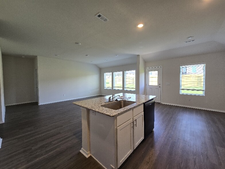 Building Photo - 1406 E Piedmont Ct