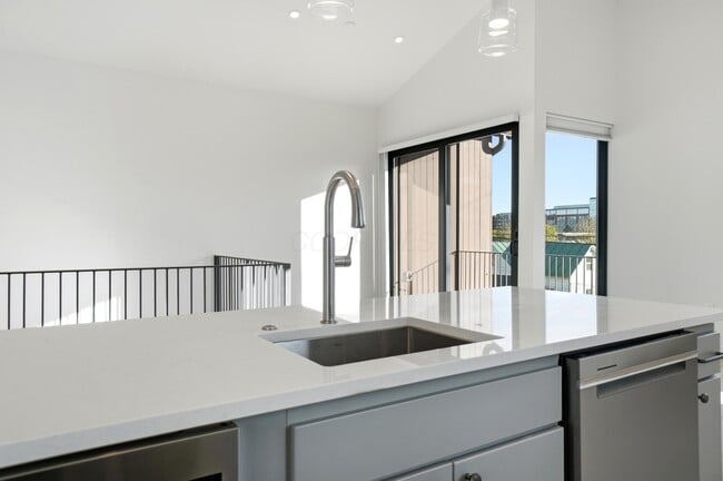 Building Photo - 33 N Blacksmith Ln