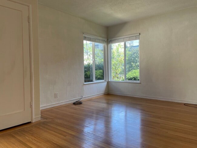 Building Photo - 655 Oakland Ave