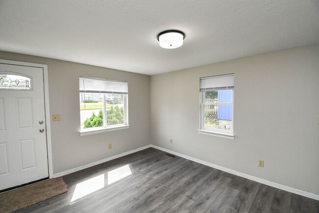 Building Photo - 1115 N Duluth Ave
