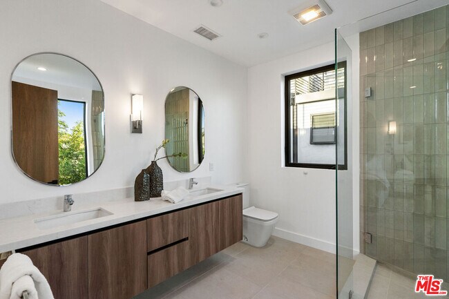 Building Photo - 2915 Avenel Terrace
