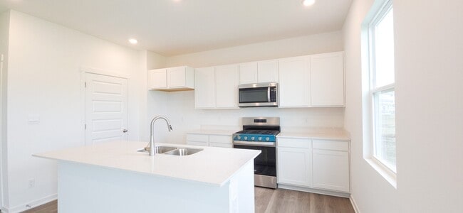 Building Photo - 108 Cressmoor Blvd