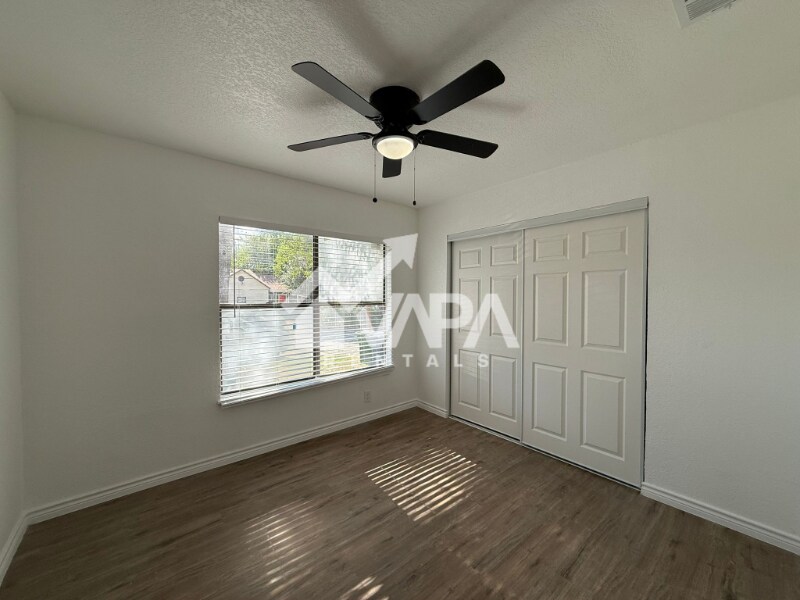 Building Photo - 4135 Sunrise Glade Dr