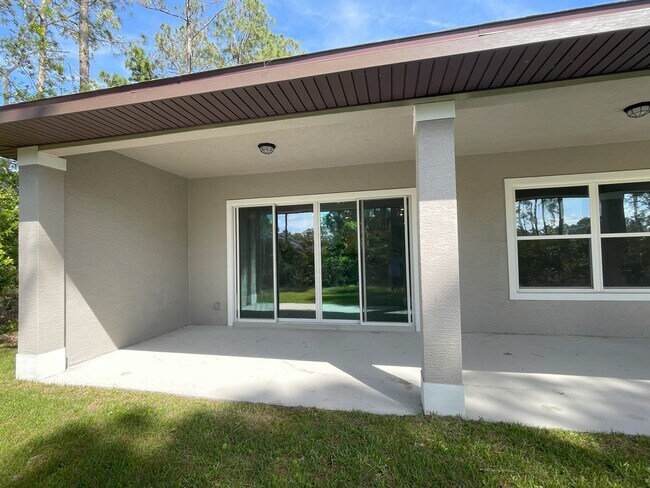 Building Photo - Lovely and Unique Custom-built Duplex Avai...