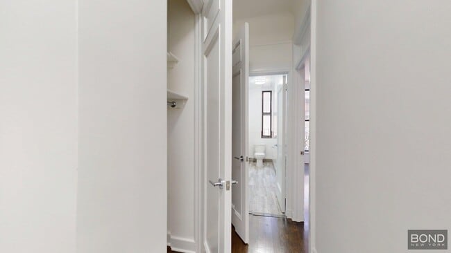 Building Photo - 200 W 58th St