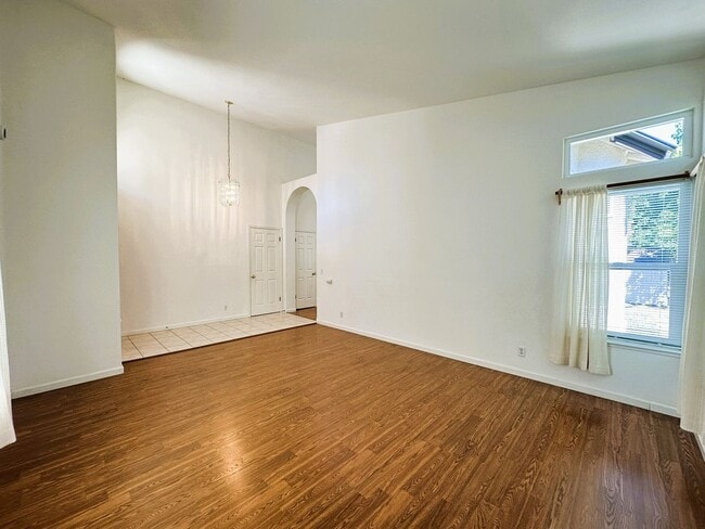 Building Photo - 2172 Dolen Pl