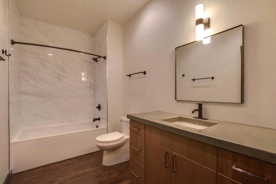 Building Photo - 416 S Gay St