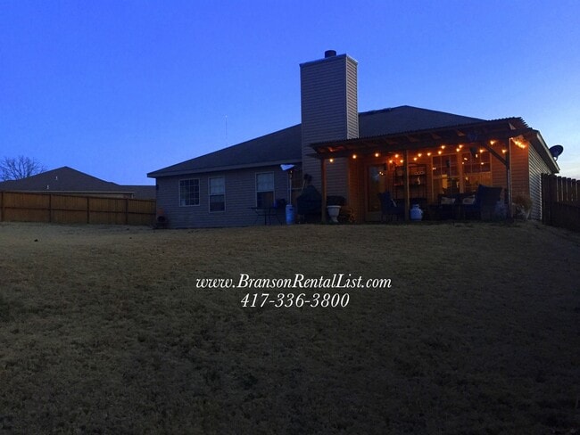 Building Photo - Now Pre-leasing for Mid-April