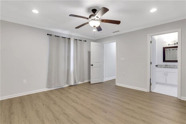Building Photo - 3436 Pinehill Dr