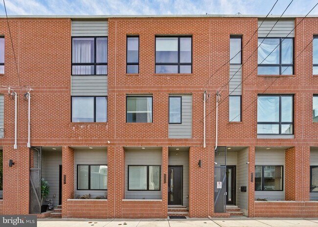 Building Photo - 2235 Hope St