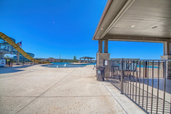 Building Photo - Stunning 4 bedroom offering 50% off the fi...