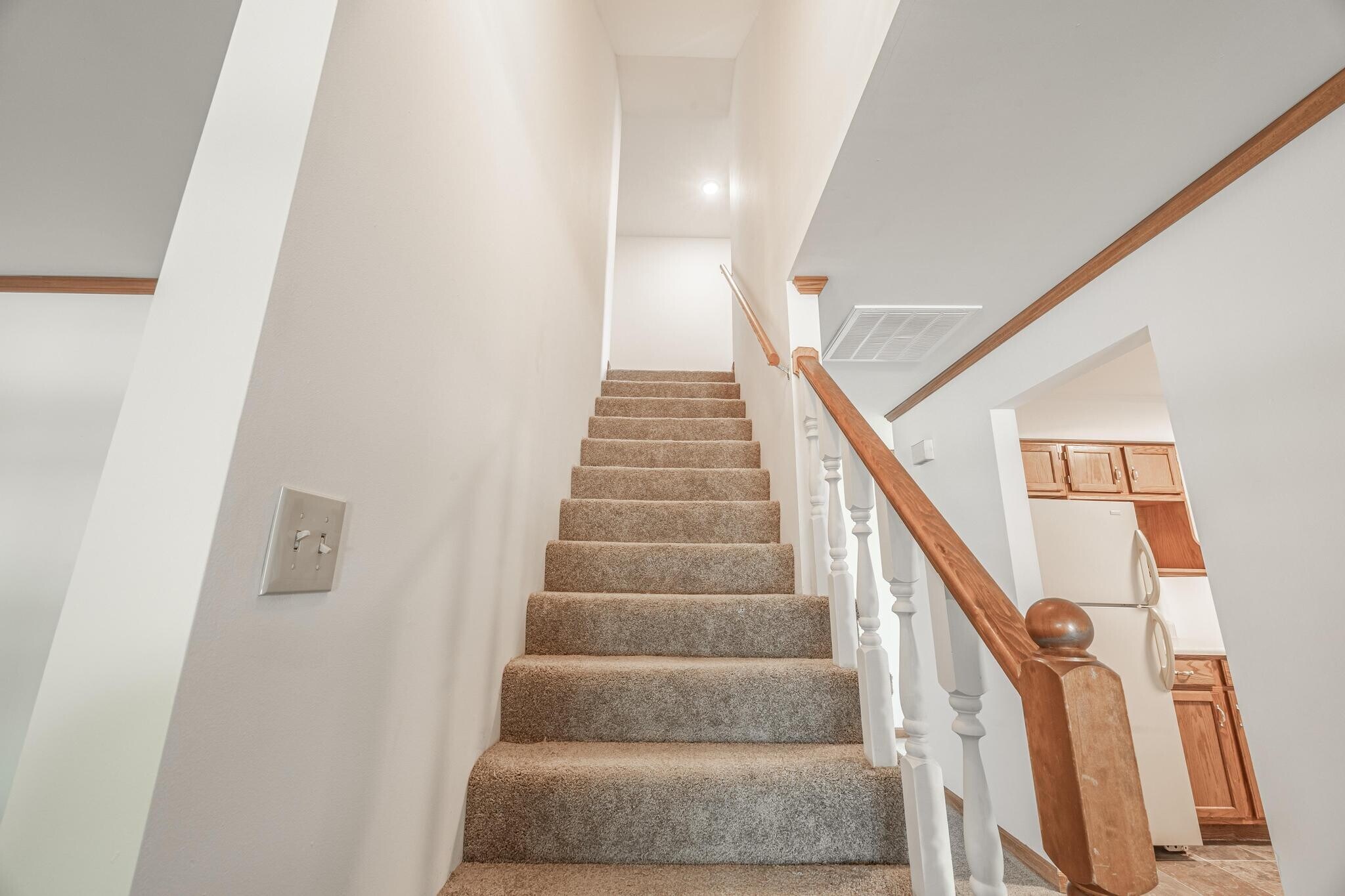 Building Photo - 10896 Oak Blvd