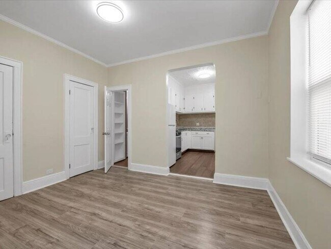 Building Photo - 2741 Stillwell Ave