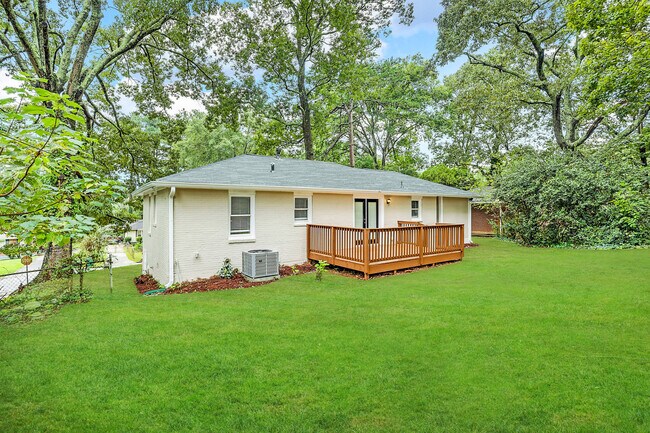 Building Photo - 2490 Brentwood Rd