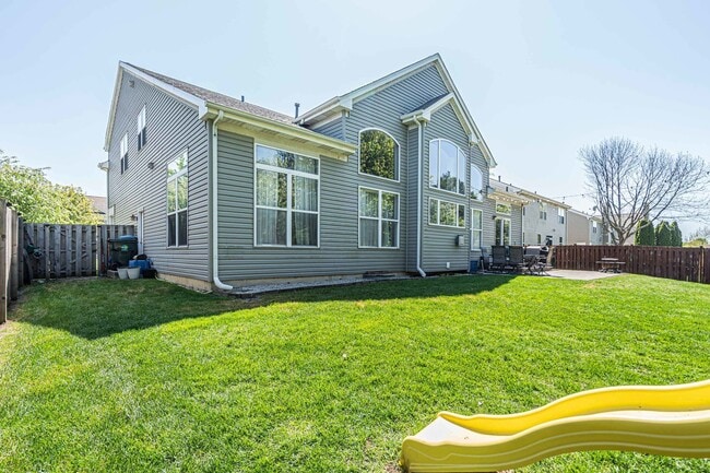 Building Photo - 1900 Broadsmore Dr