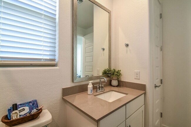 Building Photo - 9922 E Wavelength Ave