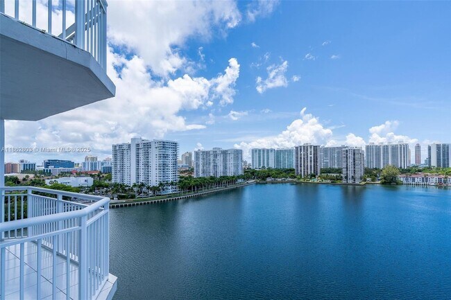 Building Photo - 18081 Biscayne Blvd