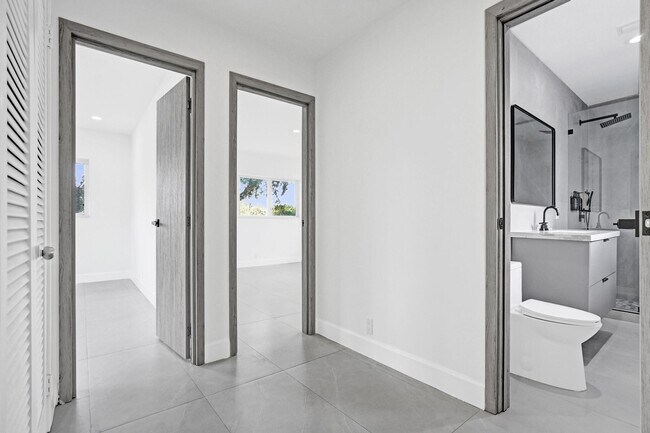 Building Photo - 6700 E Tropical Way