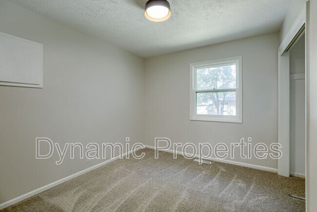 Building Photo - 15342 Sarpy Cir