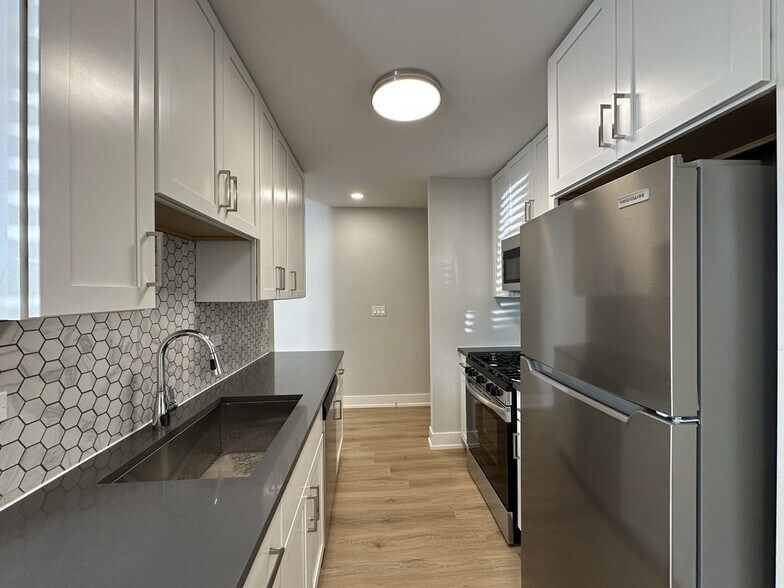 Building Photo - 535 W Aldine Ave