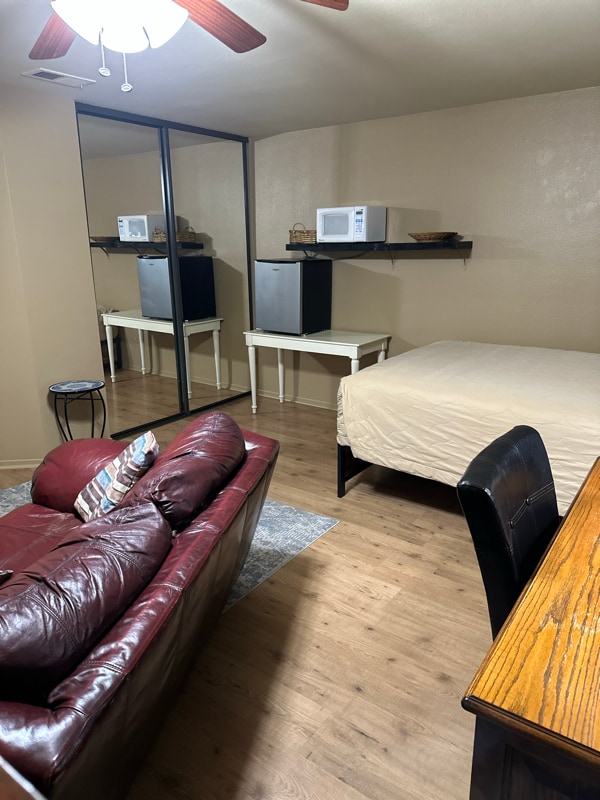 Building Photo - 494 Nicolas Rd