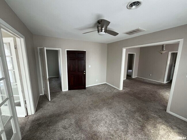 Building Photo - 506 Caroline St