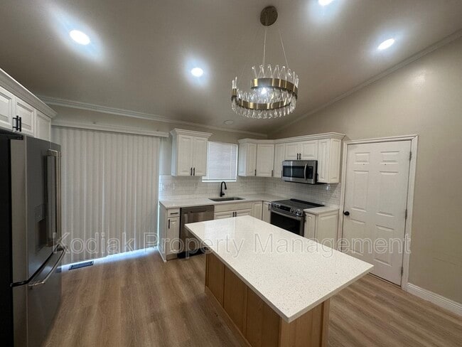 Building Photo - 898 W 1025 N