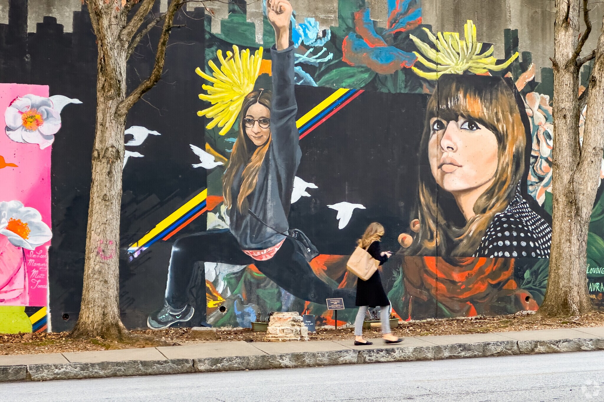 The neighborhood is filled with art! - 607 Gaskill St SE