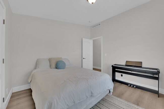 Building Photo - Single-Level Living with Giant Garage & Ba...