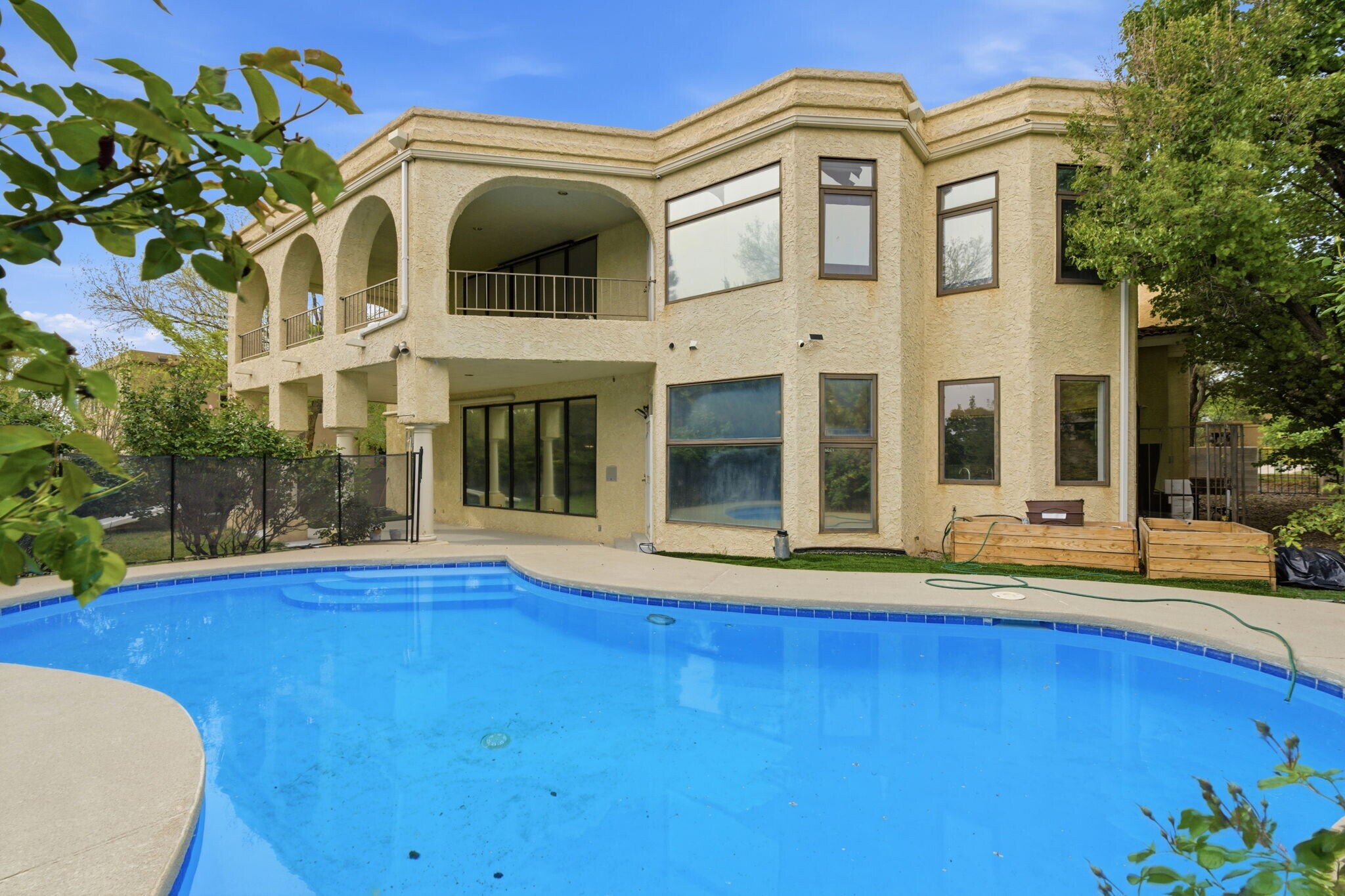 Building Photo - 9706 Tanoan Dr NE