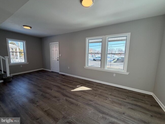 Building Photo - 317 W Broad St