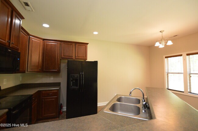 Building Photo - 222 Lakeside Dr
