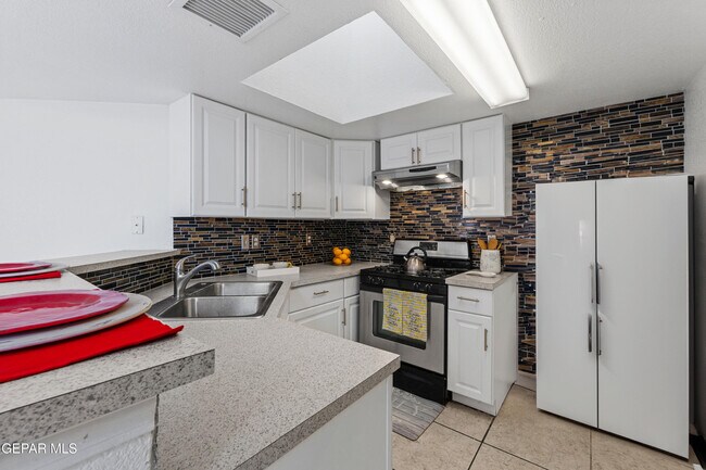 Building Photo - 12290 Tierra Bella Dr