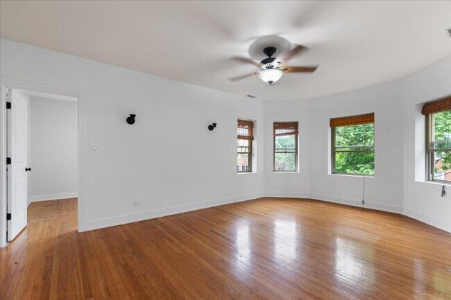 Building Photo - 2 bedroom in Chicago IL 60618