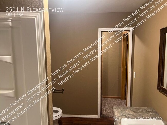 Building Photo - 2501 N Pleasantview-