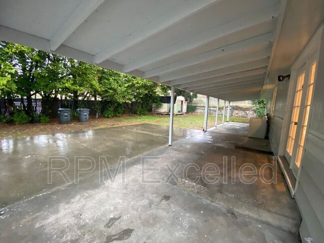 Building Photo - 3216 S 208th St