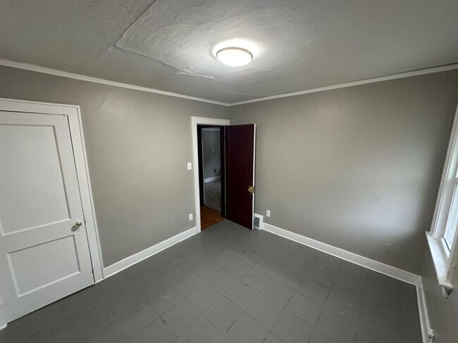 Building Photo - 2521 W Hadley St