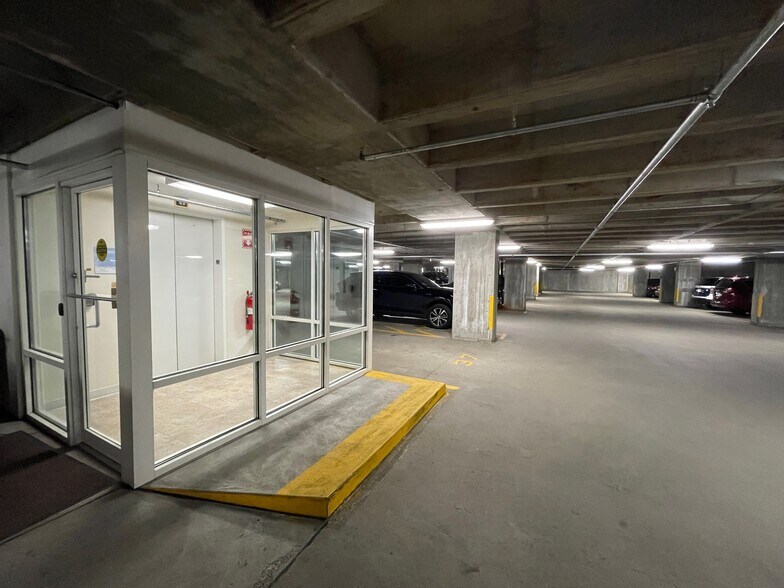 Building Photo - 931 Massachusetts Ave