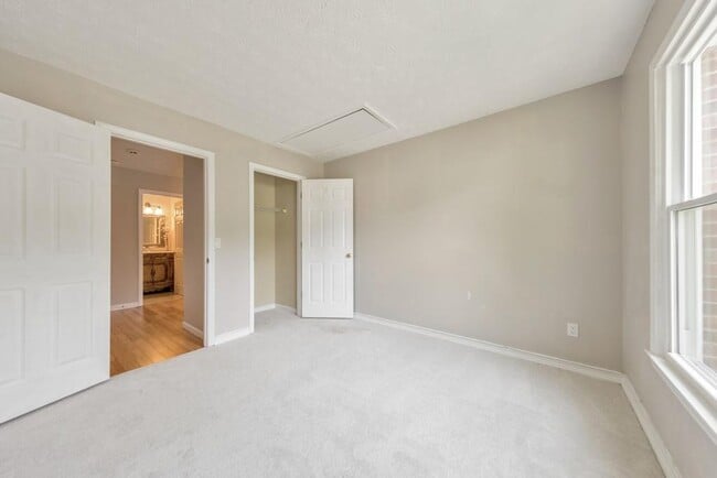 Building Photo - 520 Sonnet Way