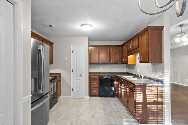 Building Photo - 2845 Teakwood Dr