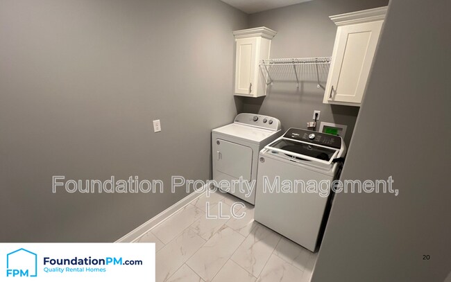 Building Photo - 9978 Messana St